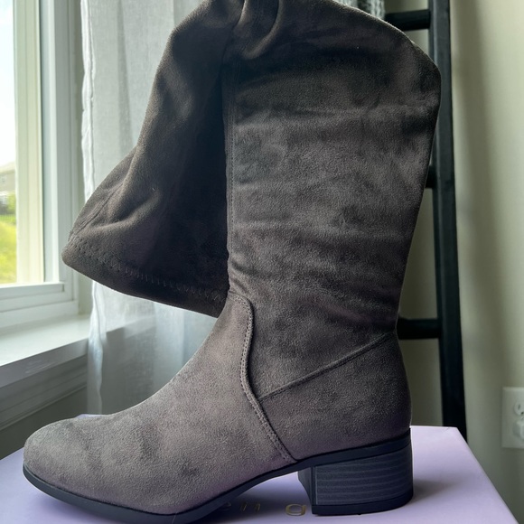 Boots - Picture 2 of 3